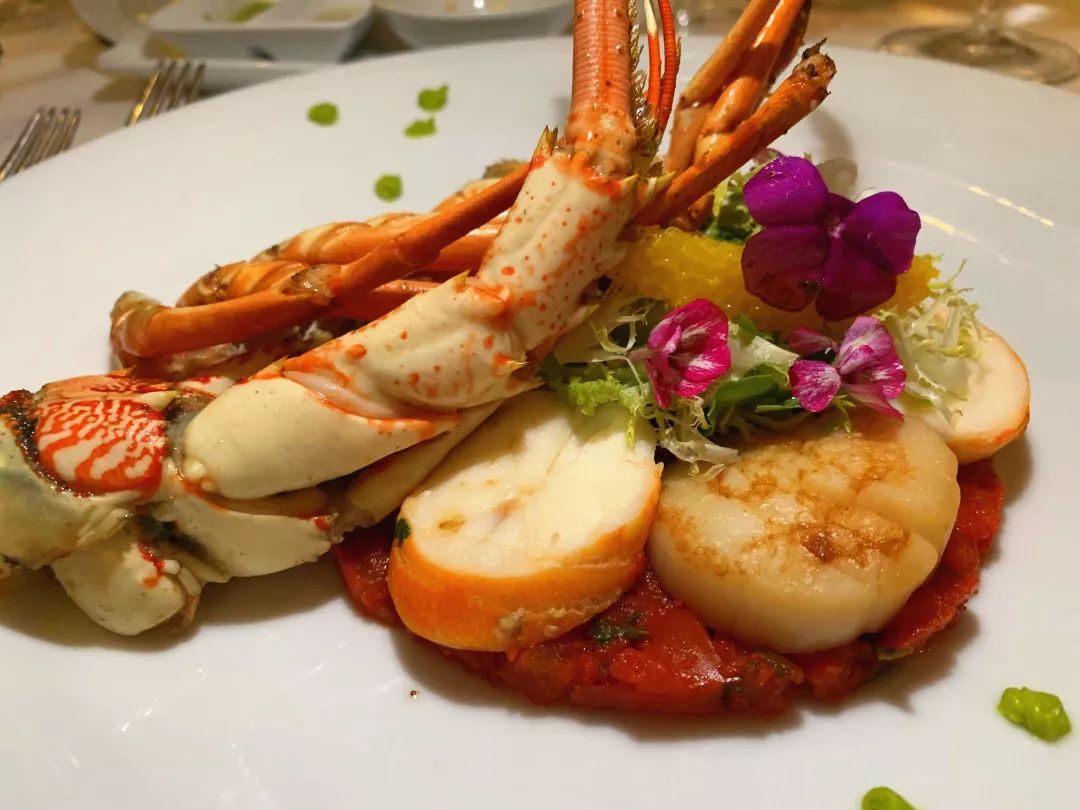 直飞3.5h抵达这座低物价高颜值海岛，入住亚洲最美洲际+安缦之父最新力作！