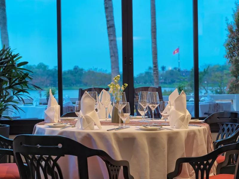 直飞3.5h抵达这座低物价高颜值海岛，入住亚洲最美洲际+安缦之父最新力作！