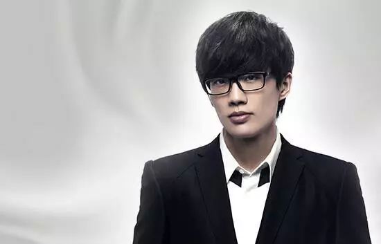 力压周杰伦、引领非主流、霸屏QQ空间…陪你长大的他，怎么混得这么惨？