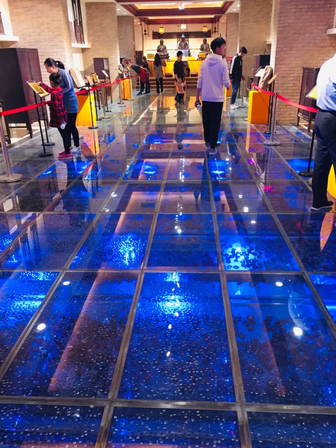 带孩子云游国内外10大顶级博物馆,青岩古镇金丝楠木博物馆