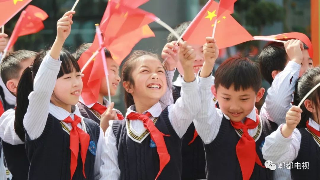 礼赞伟大祖国快闪视频,致敬祖国快闪的视频