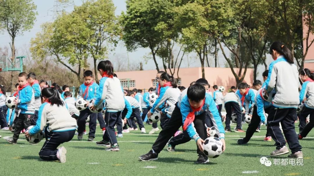 礼赞伟大祖国快闪视频,致敬祖国快闪的视频