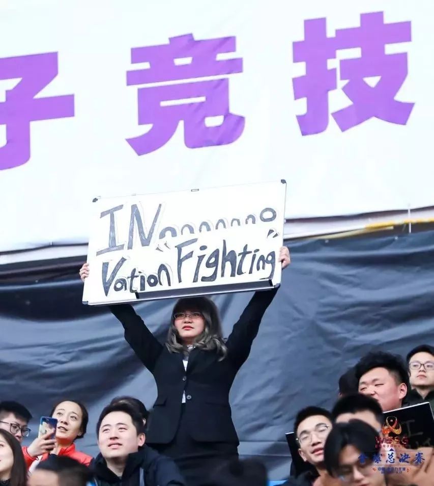 疾跑的电竞，急切的巨头