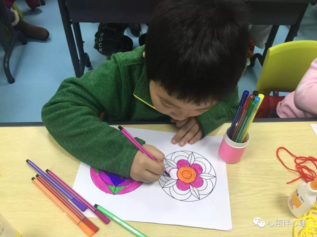 曼陀罗绘画疗愈,艺术疗愈曼陀罗图画简单版