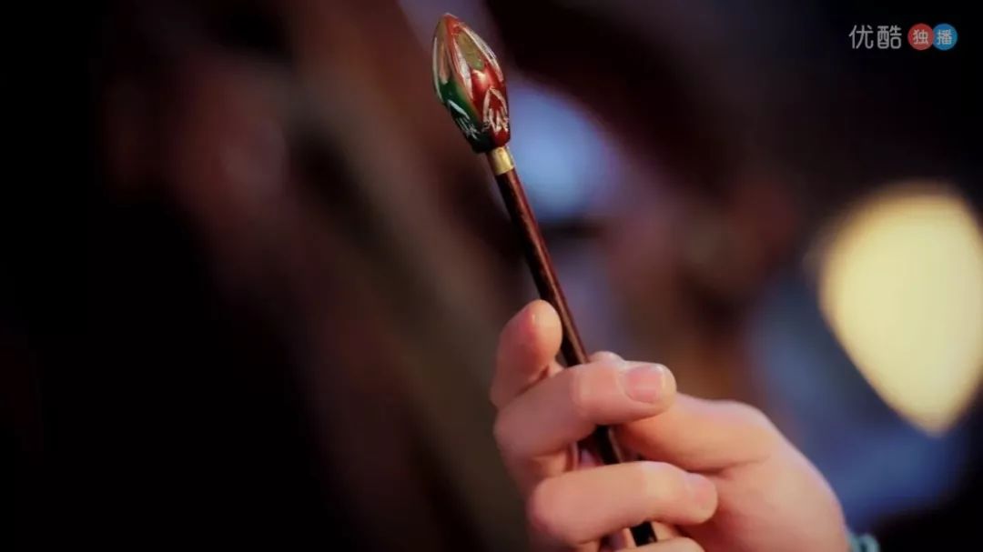 玻璃渣里找糖的视频,玻璃渣里找糖吃真诚才是必杀技