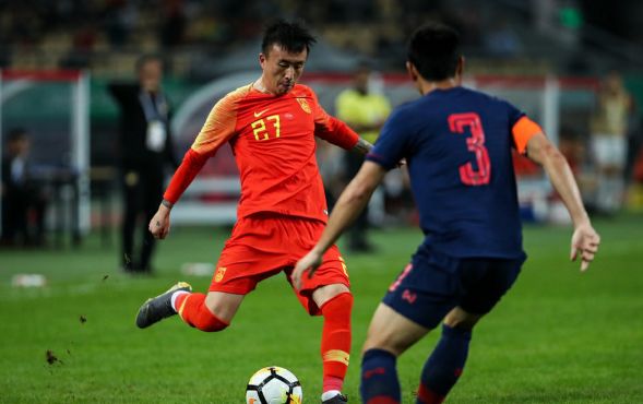 国足对战泰足颜骏凌扑头球,国足0:3泰国阵容名单