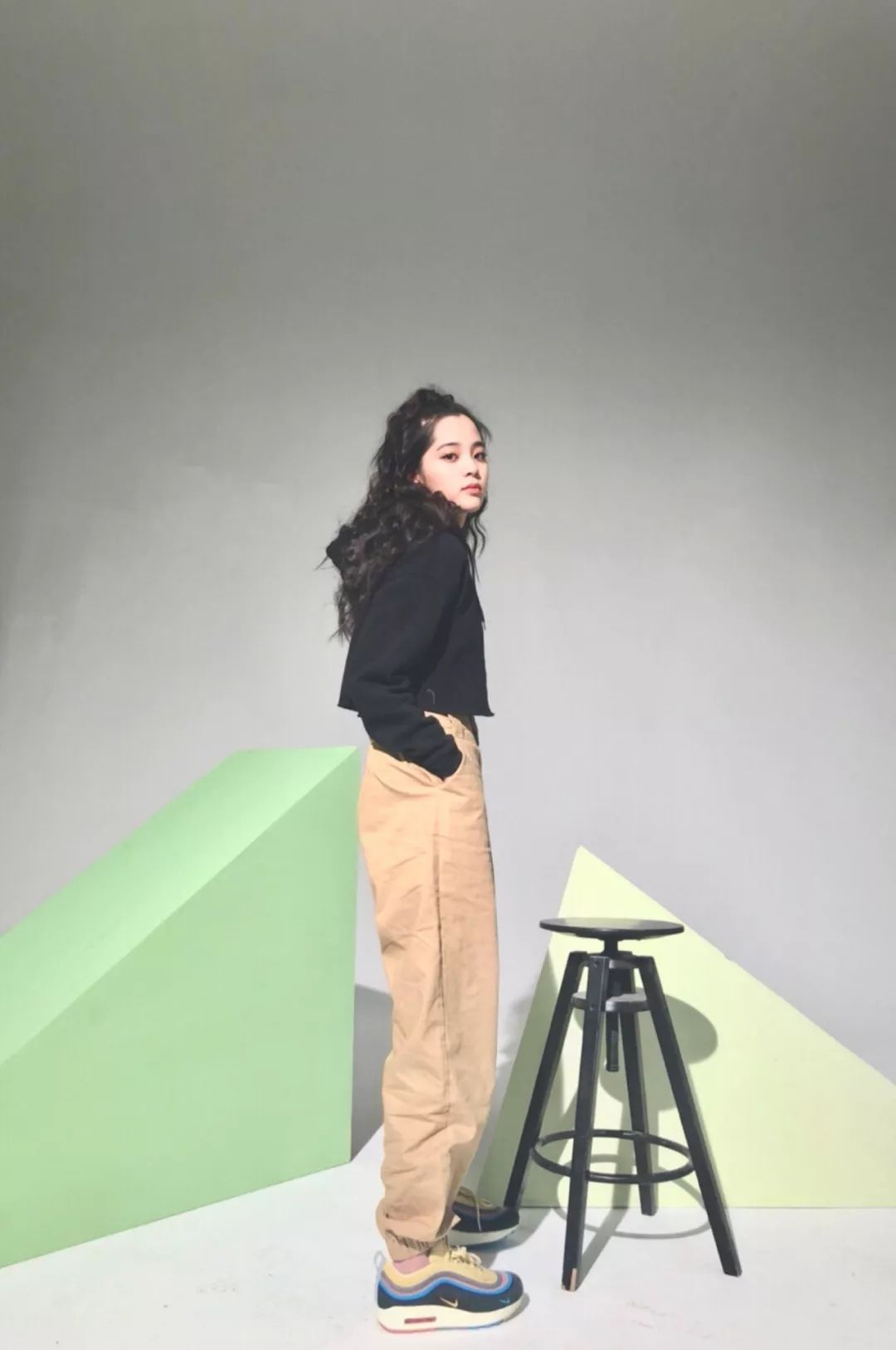 高街里捞夯货要选对KOL，比如宋祖儿孟美岐和张嘉倪她们……