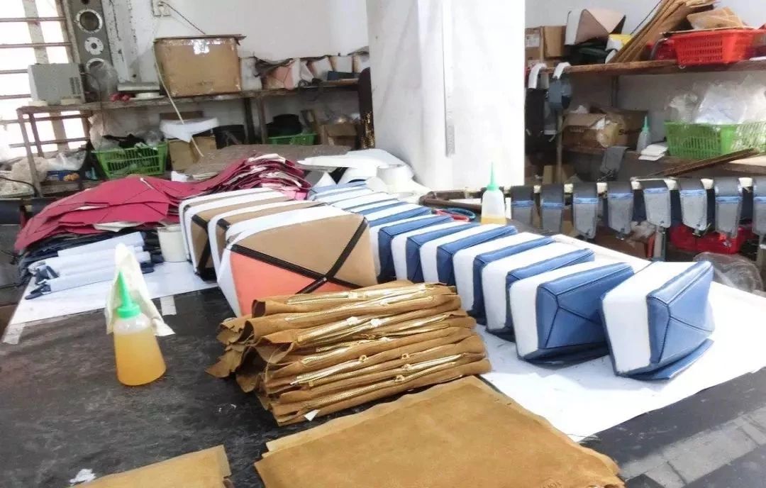 鏇濆厜鍥藉唴鑹績鍥借揣,鏇濆厜榛戝績浠ｈ喘