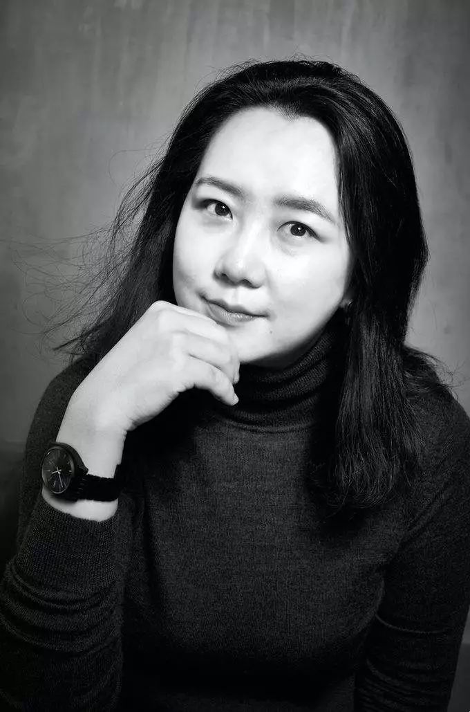 16岁跨境上学的少女*私走**iphone，她有怎样的秘密？