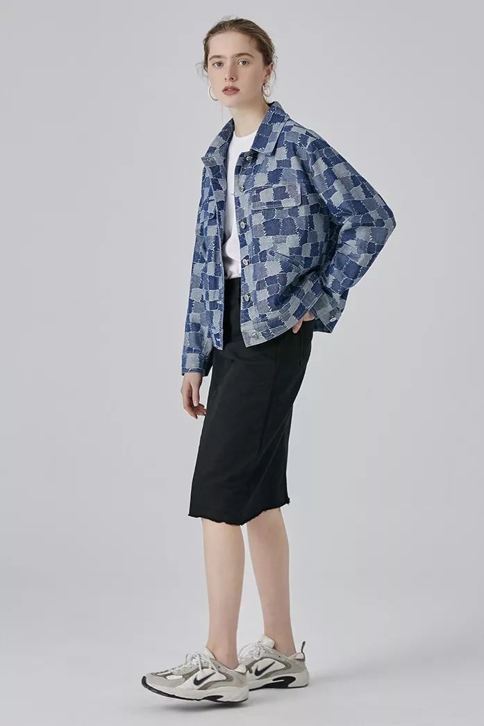 惊喜很多的衣服,今年最流行大版牛仔外套