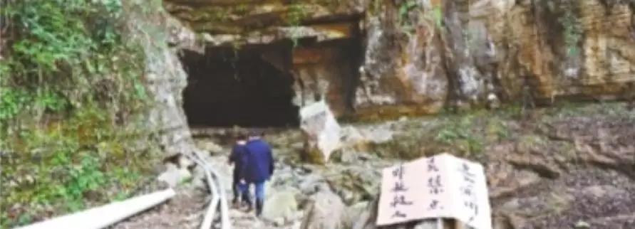 11人溶洞避暑9失联获救后跪谢,15岁洞穴失踪5天搜救无果