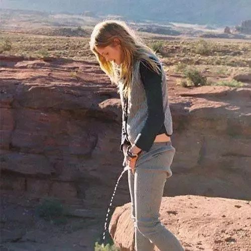 当女人说“哇我可以站着尿尿耶”，有的人就炸了