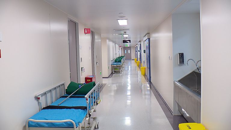 医生上千台手术,全天加班十几台手术