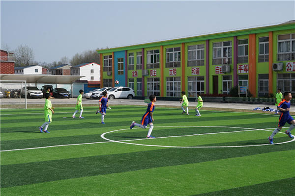 建业集团爱心球场启用仪式在信阳新县举行