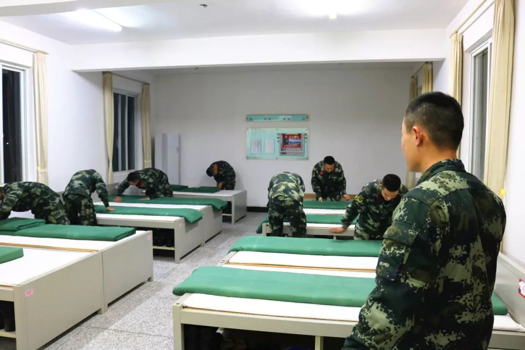 在部队当班长该怎么做,在部队当班长会很累嘛