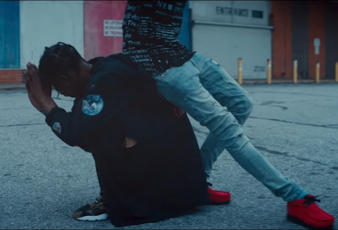 权志龙在成龙演唱会上的视频,成龙和权志龙谁名气最大