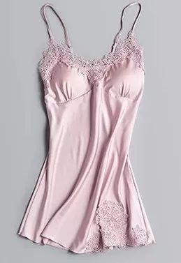 美到犯规的法式风情睡衣，丝滑修身，穿上肌肤像开了柔光一样美好。