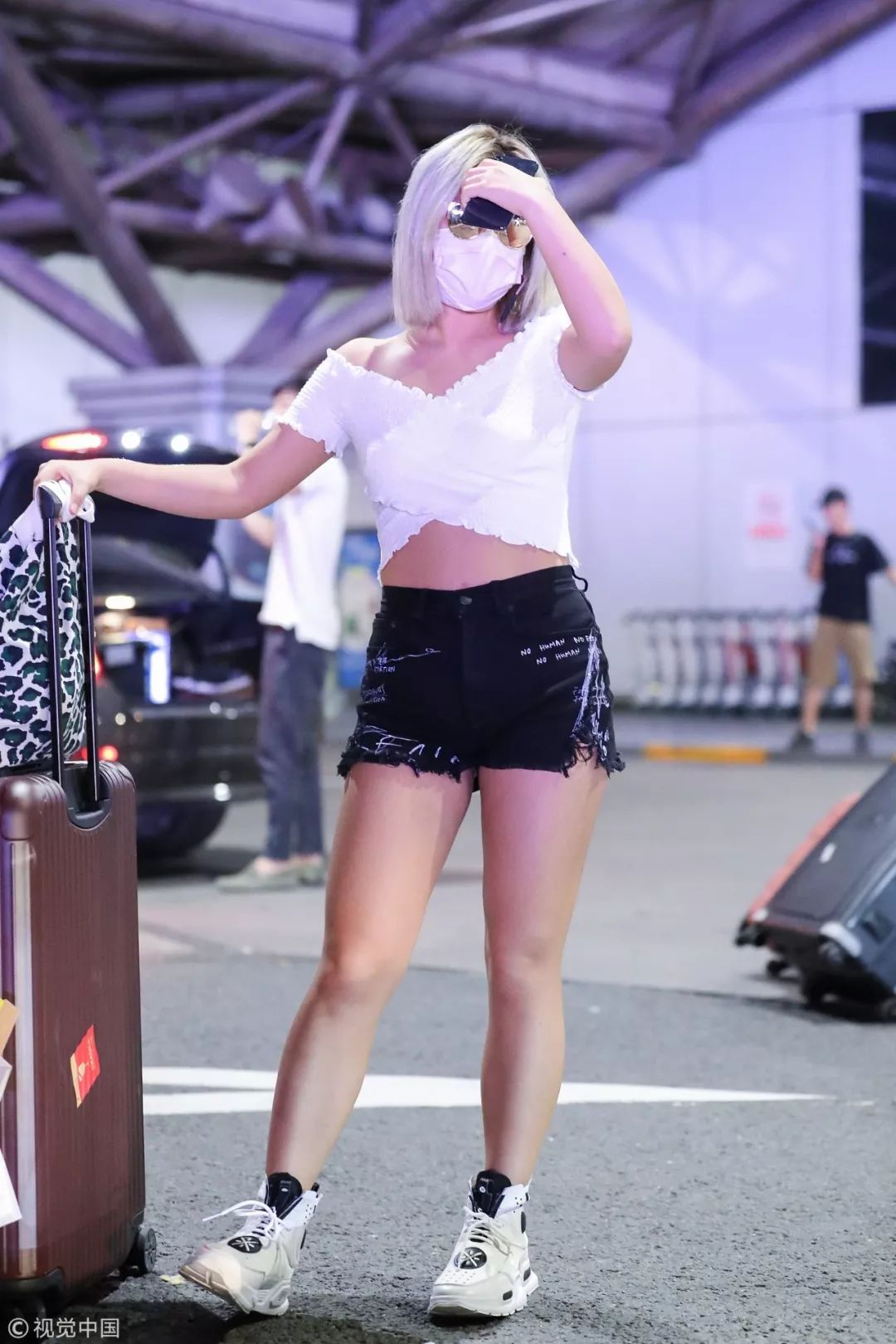 运动鞋鞋帮高度怎么选,穿运动鞋腿不好看