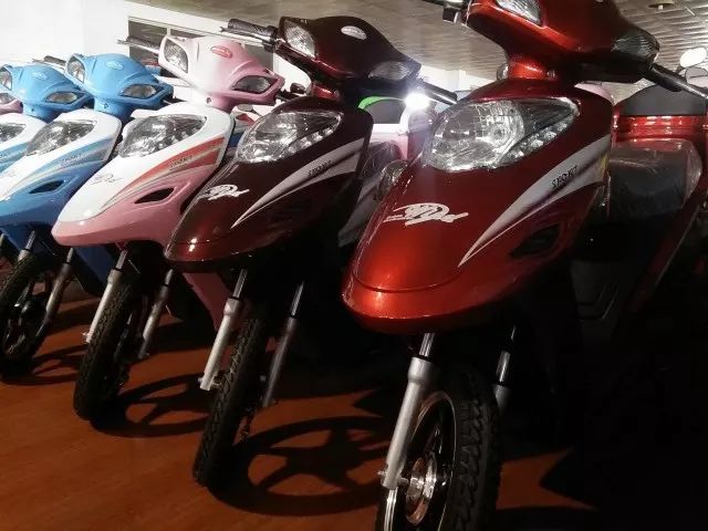 电动车新国标挂成黄色牌子怎么办,旧电动车符合新国标的能上绿牌吗