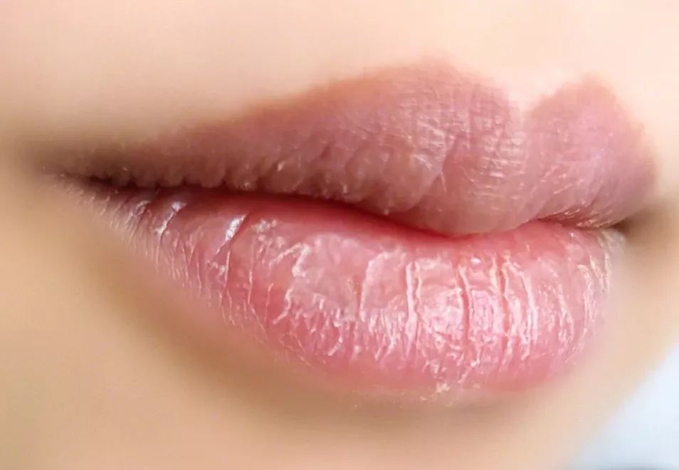 软化死皮淡化唇纹唇膜,唇霜去死皮淡化唇色