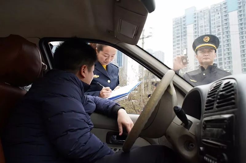 疫情期间外卖小哥被惊呆,武汉外卖小哥看到备注