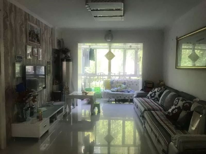 石河子三室二厅50万精装修急卖,石河子二手房大户型推荐