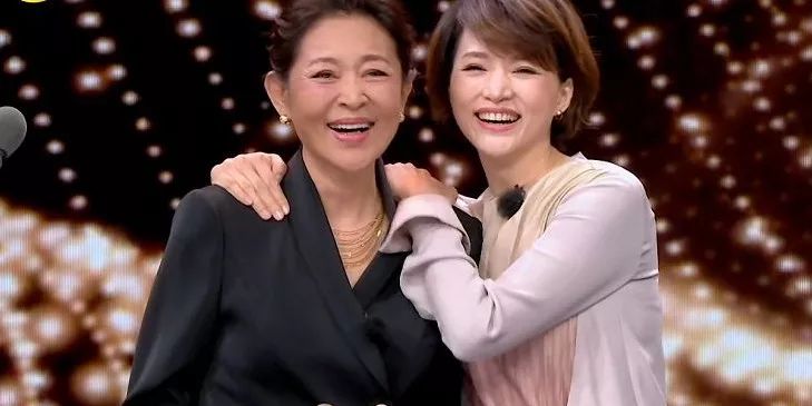 45岁董卿登长城,45岁董卿近况揭秘