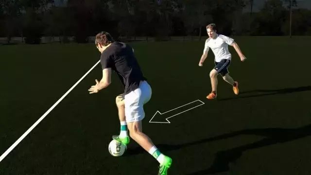 四个步骤掌握一对一过人,脚内左右交替运球法怎么练