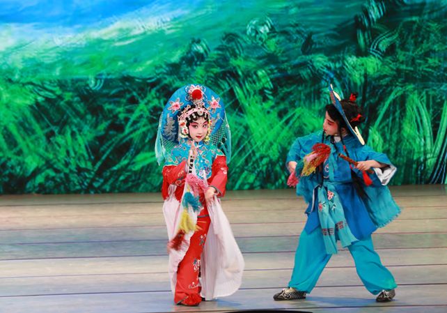 一场总结汇报会，为何这些学生们成了“焦点”？