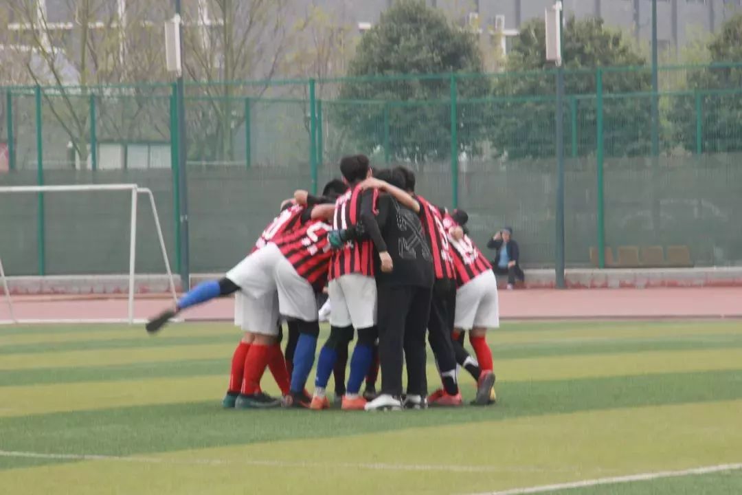 我们只是一群热爱足球的少年,我们这十年足球少年