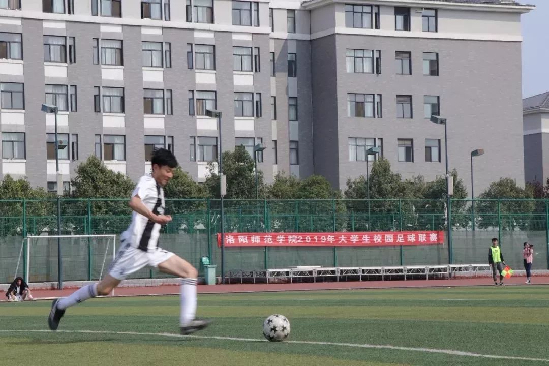 我们只是一群热爱足球的少年,我们这十年足球少年