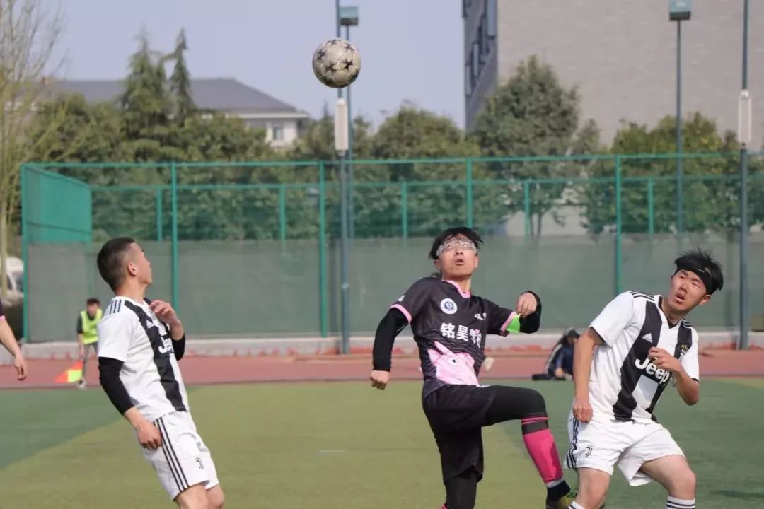 我们只是一群热爱足球的少年,我们这十年足球少年