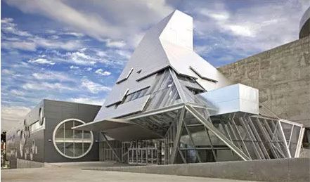 研究表明，拥有稀奇古怪建筑的校园盛产学霸