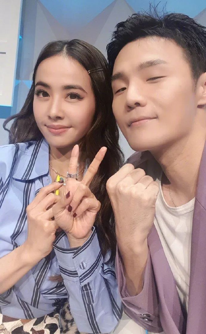 李荣浩蔡依林眼睛对比 (蔡依林李荣浩眼睛)