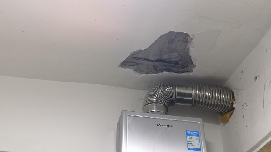 危险！天健施工场地*破爆**？旁边小区房屋墙体竟被爆裂