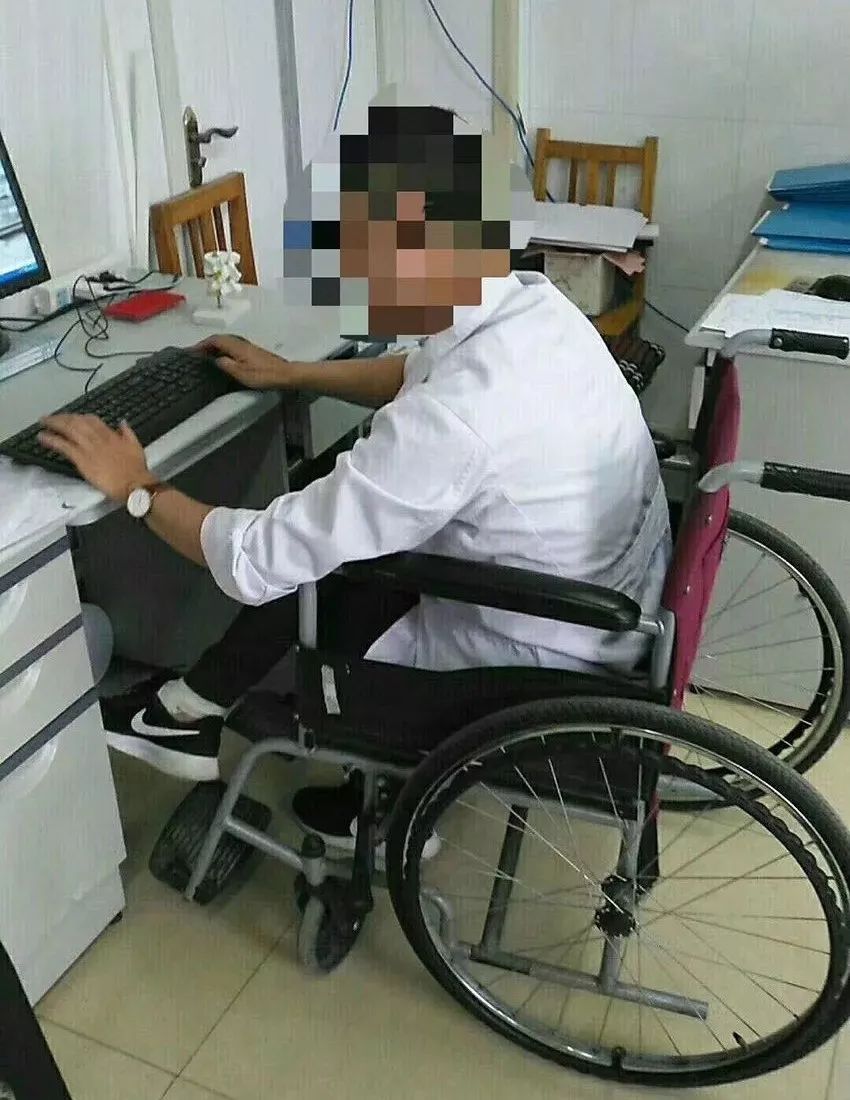 楠ㄧ鍖婚櫌鐨勭鎿嶄綔,绁炴搷浣滃彸鎵嬮鎶橀┚椹舵墜鍔ㄦ尅姹借溅