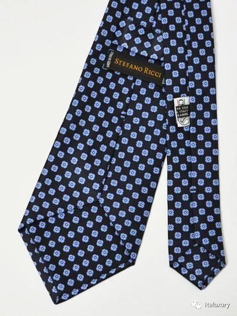 男装劳斯莱斯 (劳斯莱斯幻影2022休闲男装)