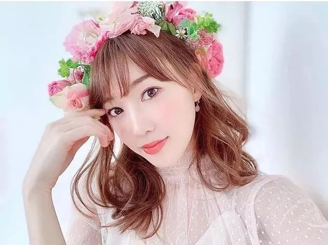 讲干货|软妹or御姐？一块腮红切换妆面风格，做春天最靓的小姐姐～