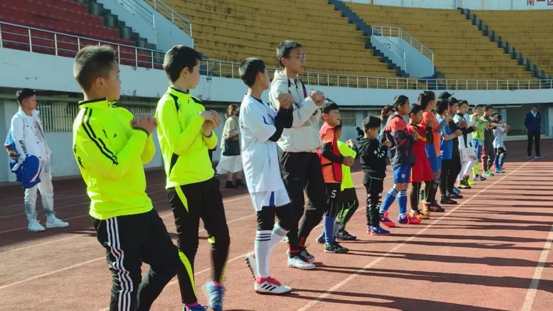 青少年专业体育训练营,暑假全封闭式体育训练营