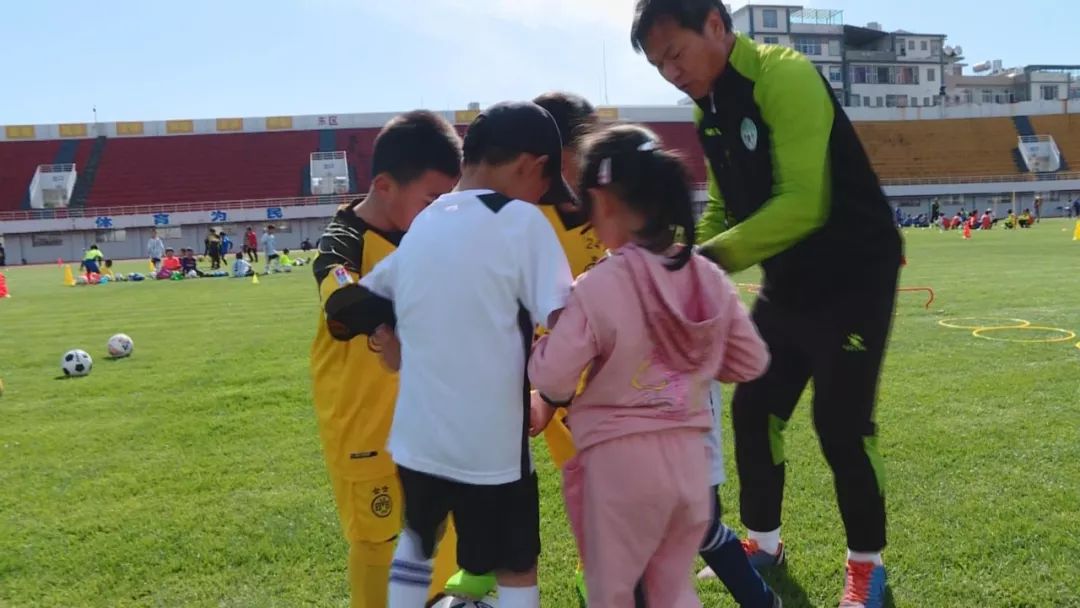 青少年专业体育训练营,暑假全封闭式体育训练营