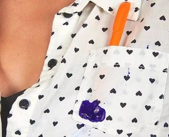 衣服发黄别扔了可以这样洗,衣服发黄用漂白剂能洗掉吗