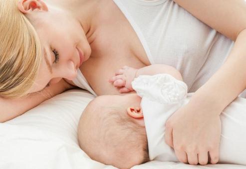 哺乳期乳腺炎发烧能给孩子喂奶吗,妈妈乳腺炎宝宝还可以吃奶吗