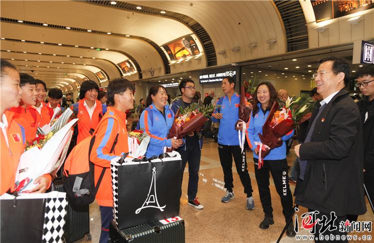 中国女足勇夺第一是哪一年,世界中学生足球赛中国女足保定