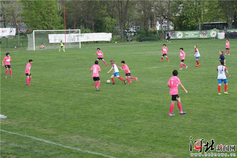 中国女足勇夺第一是哪一年,世界中学生足球赛中国女足保定