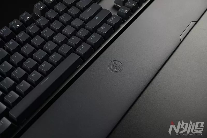 小鸡键盘gk300换电池,盖世小鸡gk300怎么样