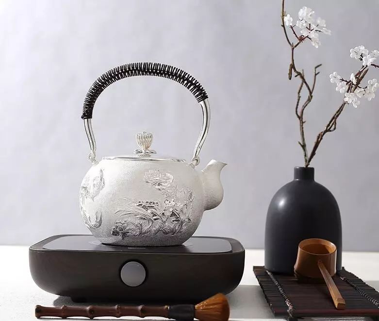 银壶泡茶喝多了，对身体的影响居然这么大！