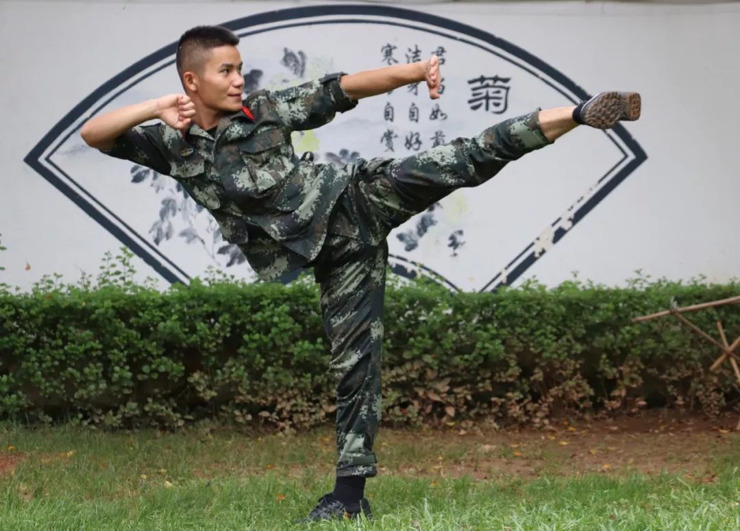 熄灯号丨《天龙八部》的“小明星”化身军营“功夫小子”
