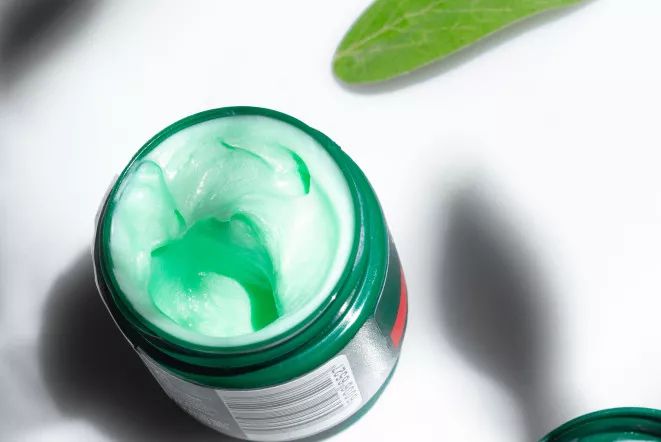 脚后跟套上这个“*钟金**罩”夏季穿鞋嫩到反光！干裂、老茧、死皮都没了！