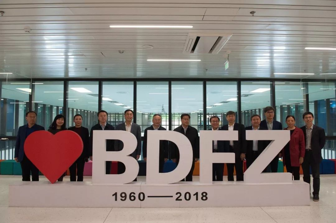 副市长张家明一行走进海淀，点赞了这两所学校的体育工作！