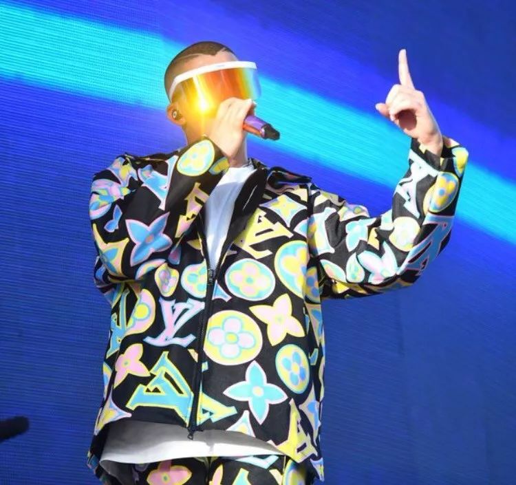 女生买假名牌,买假名牌的女孩